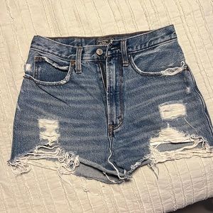 Abercrombie & Fitch Natural Rise Jean Shorts Distressed Medium Wash 26/2